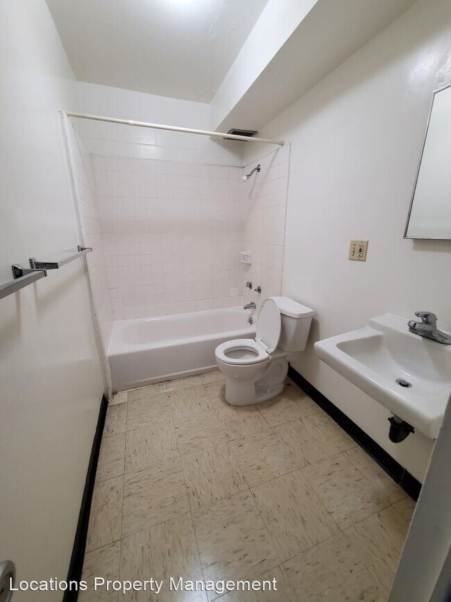 Building Photo - 2558 Date St