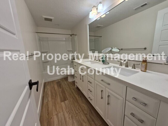 Building Photo - 591 N 100 E