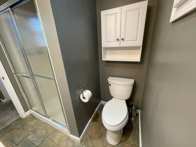 Building Photo - Charming 2BR Home with Large Yard & Porch in Mount Washington