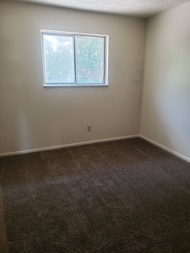 Building Photo - 2 BR Upper Apartment Near Purdue University