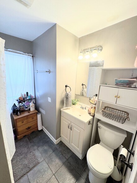 Building Photo - 36 Fowler St