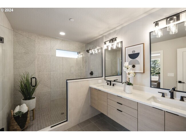 Building Photo - 617 SW Lobelia St