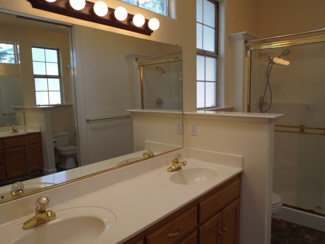 Building Photo - Gorgeous House in California Park Neighborhood!