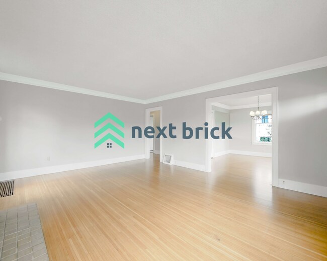 Building Photo - 4 Bed and 3 Bath Queen Anne Craftsman Hous...