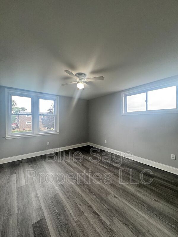 Building Photo - 398 Westmont Dr