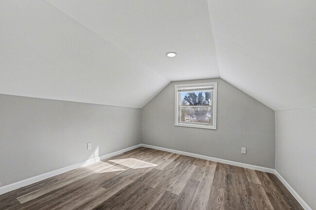 Building Photo - Beautiful 3 Bed 1 Bath Home