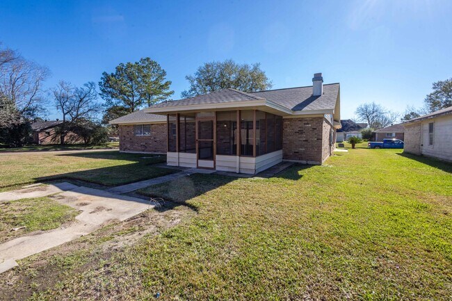 Building Photo - 5810 Meadowview Rd