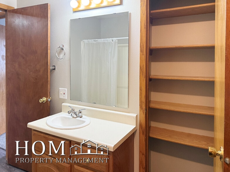 Building Photo - 320 E Lafayette St