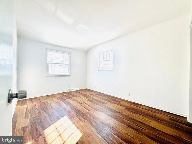 Building Photo - 220 Somerdale Rd