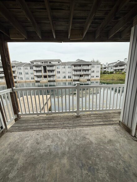 Building Photo - 1301 Waters Edge Dr
