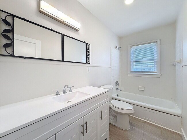 Building Photo - 3800 Dartmouth Ave N