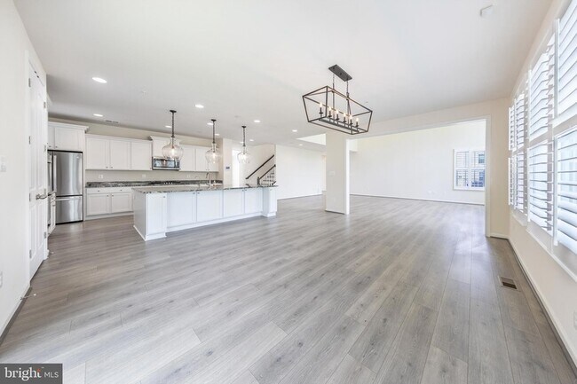 Building Photo - 7640 Knotting Hl Ln
