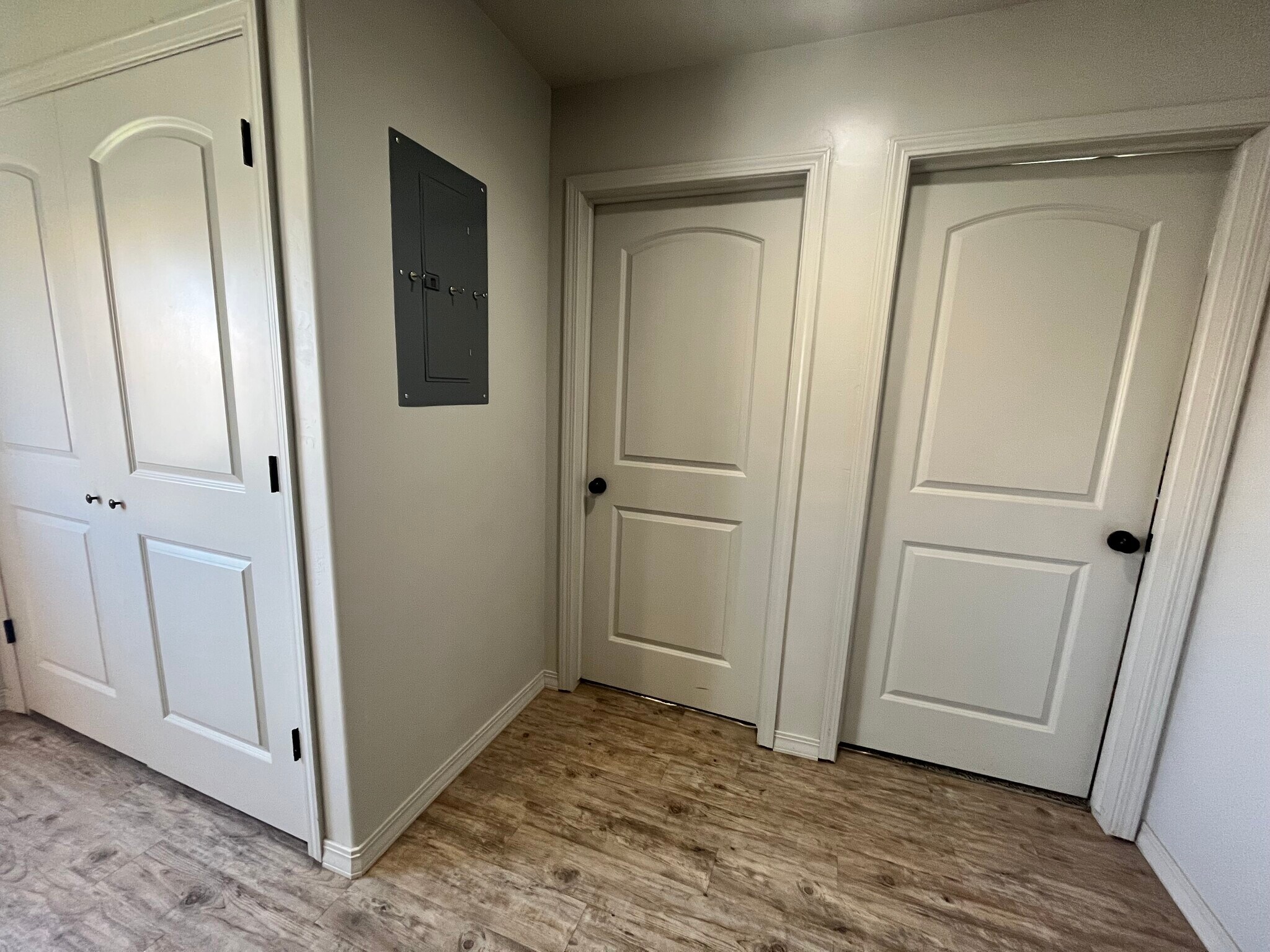 Building Photo - 456 E Center St