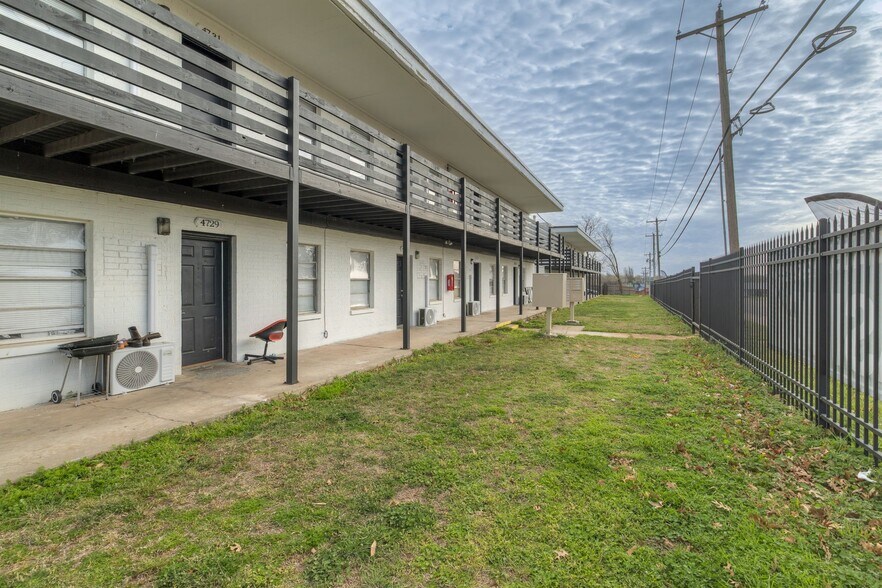 Building Photo - 4701 NW 16th St