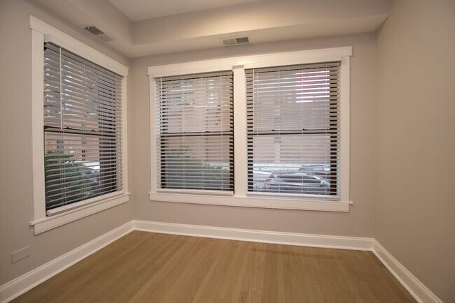 Building Photo - 656 W Gordon Terrace