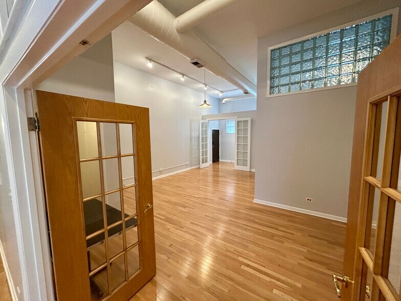 Building Photo - 400 N Racine Ave