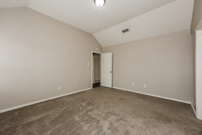 Building Photo - 724 Nicole Dr