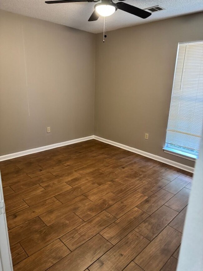 Building Photo - Renovated 3 Bedroom 2 Bath Home for Rent w...