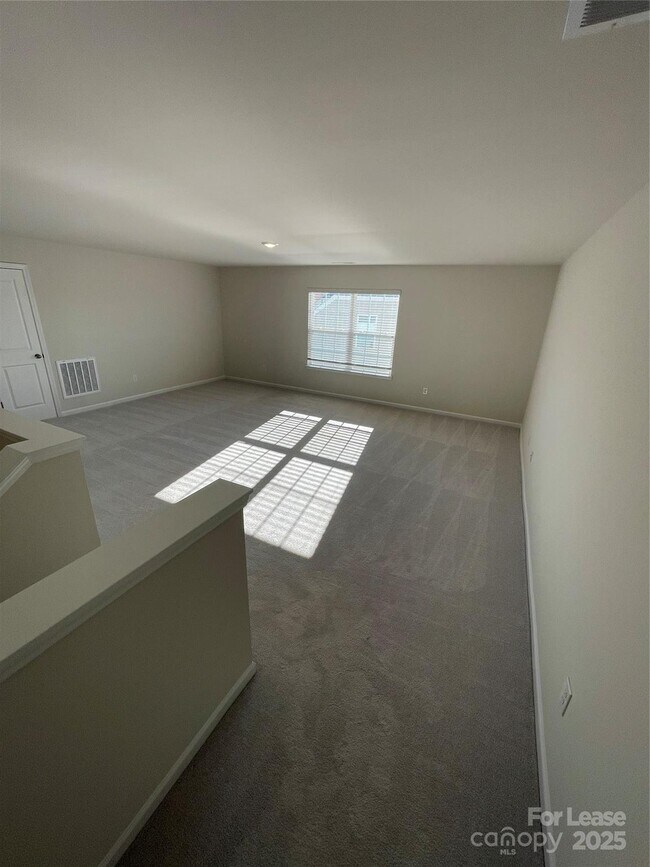 Building Photo - 398 Kennerly Center Dr