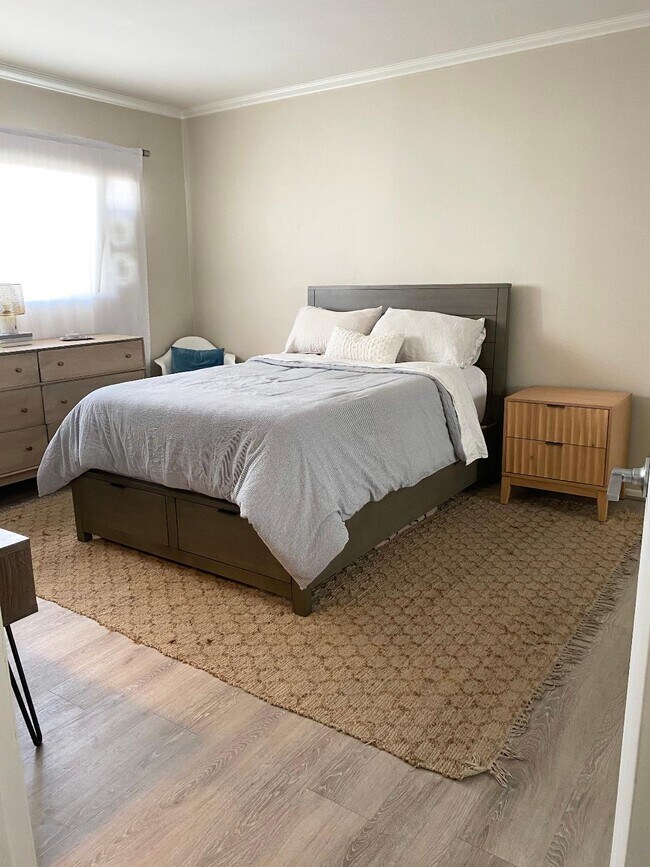 Building Photo - 1951 Malcolm Ave