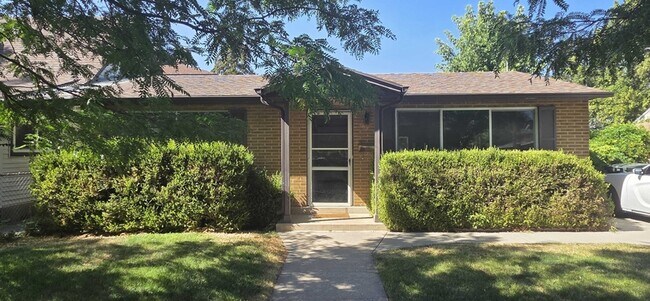 Building Photo - 909 Browning Ave