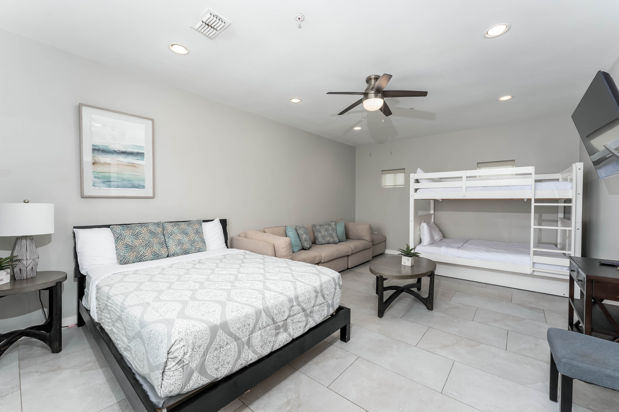 Building Photo - 404 N Tarnava St