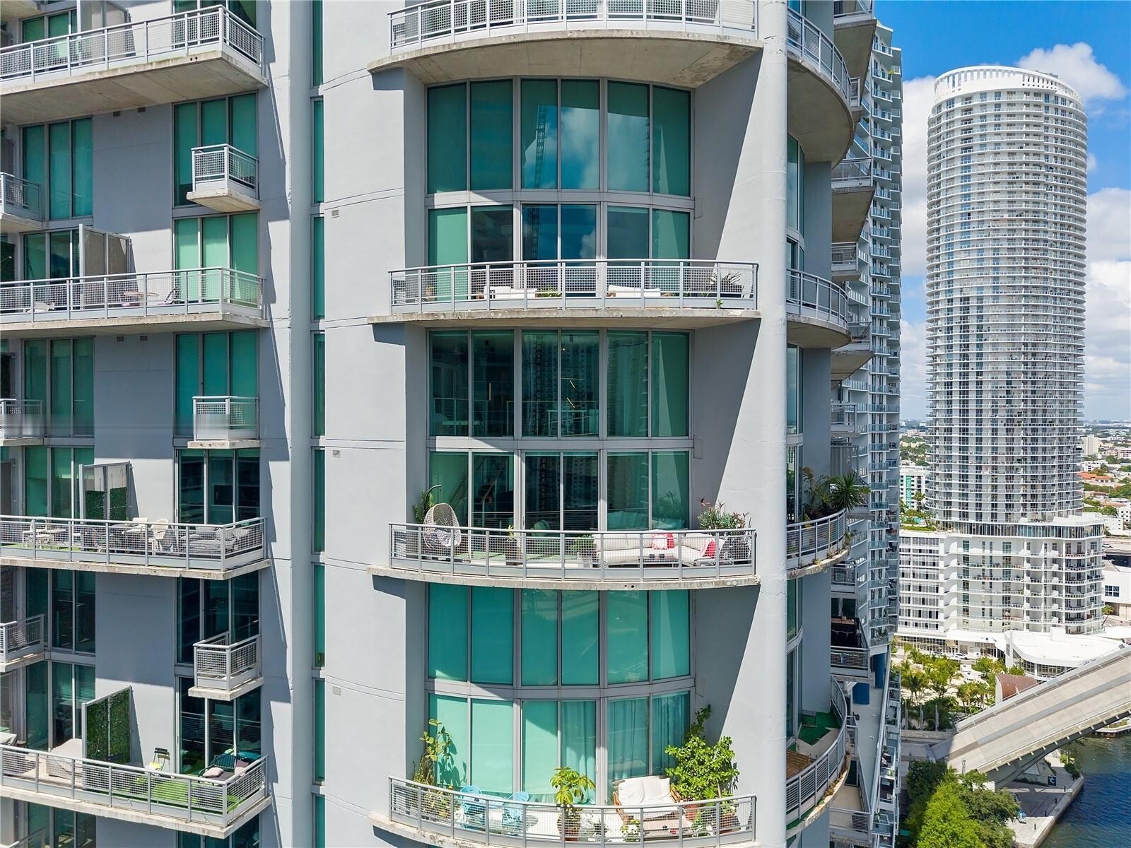 Building Photo - 690 SW 1st Ct