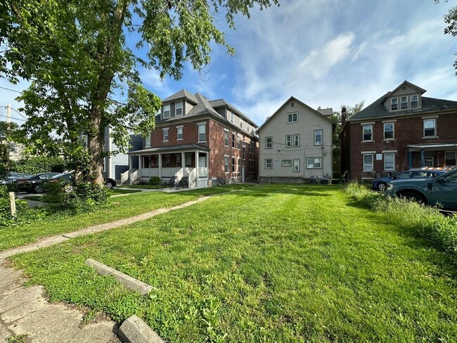 Building Photo - 129 W 9th Ave