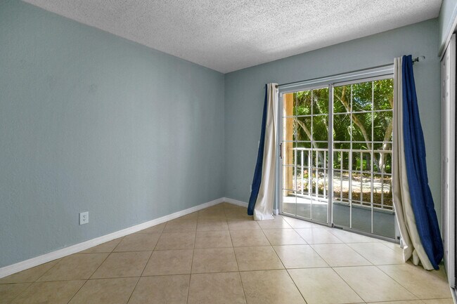 Building Photo - 1604 SE Green Acres Cir