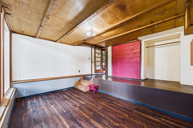 Building Photo - 2910 Greenbriar Ln