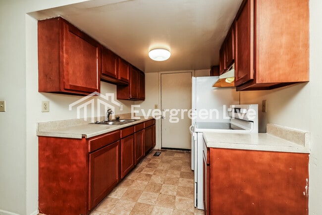 Building Photo - 4743 Taylorsville Rd