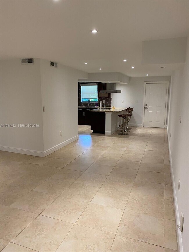 Building Photo - 9373 Fontainebleau Blvd