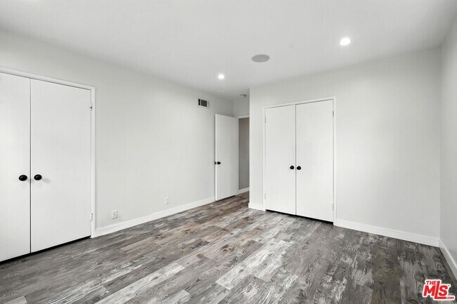 Building Photo - 6137 Laurelgrove Ave