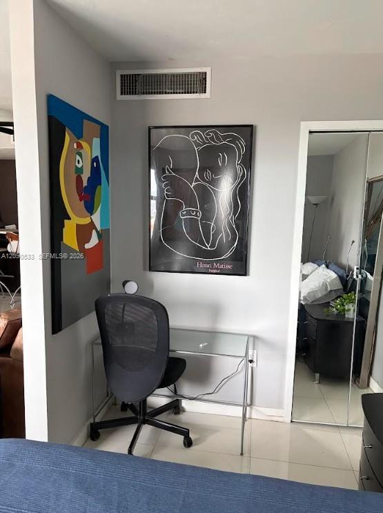 Building Photo - 2899 Collins Ave