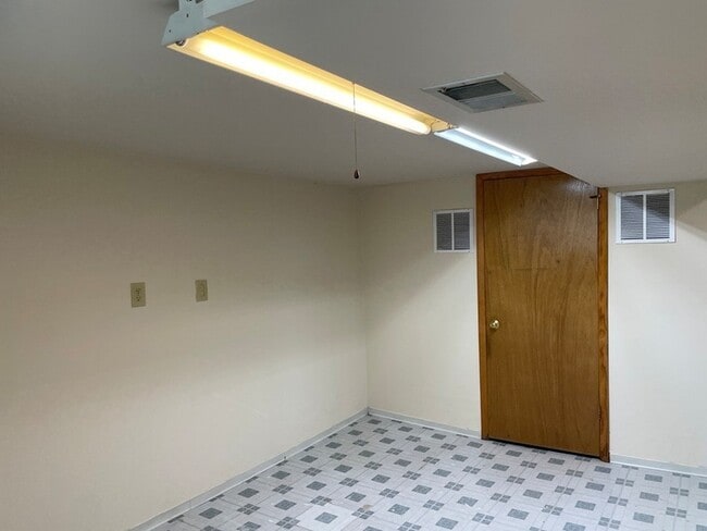 Building Photo - 9137 Barberry Ln