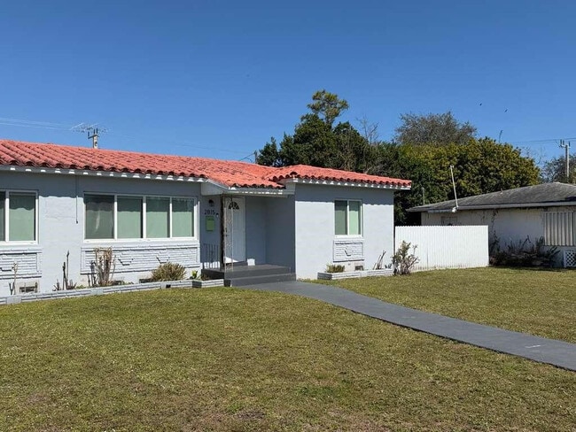 Building Photo - 2815 Van Buren St