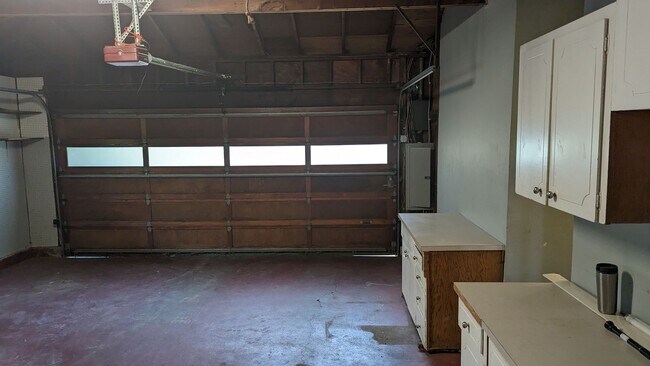 Building Photo - Spacious Three Bedroom with Large Backyard...