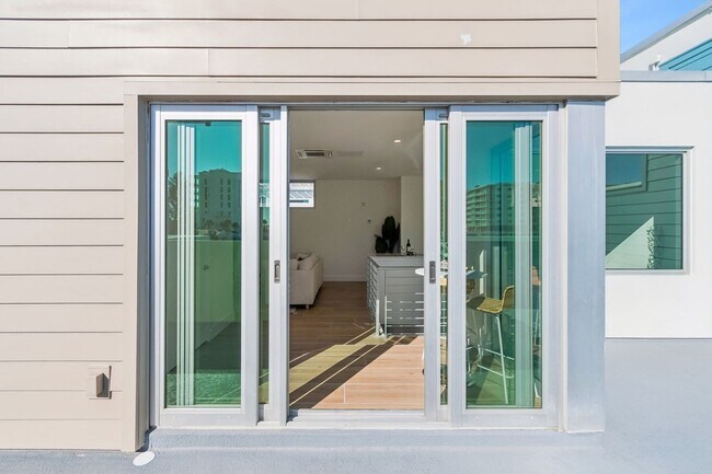 Building Photo - 1343 4th St