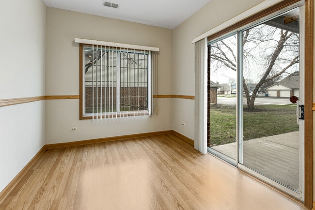 Building Photo - 1665 Commodore Ct