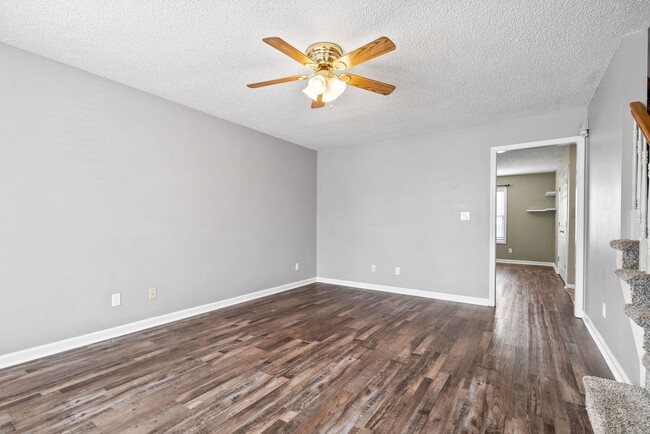 Building Photo - 3 Bedroom 2 Bath Pet Friendly Home For Ren...