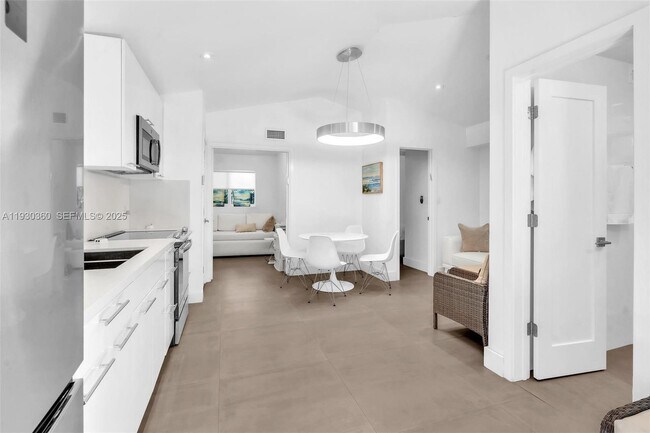 Building Photo - 836 W 40th St