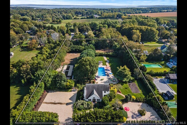 Building Photo - 525 S Harbor Rd