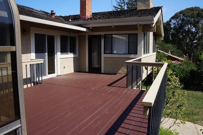 Building Photo - Lovely spacious home, dual levels, Cuperti...