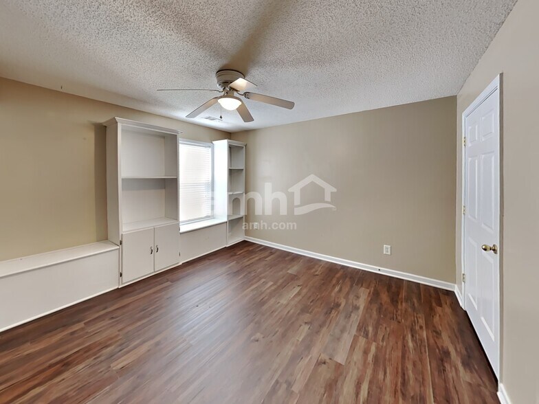 Building Photo - 507 Keeneland Ave