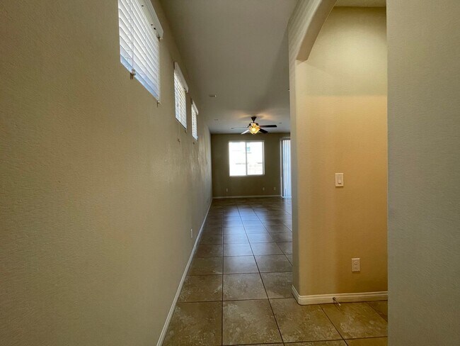 Building Photo - 4 BED 2.5 BATH 2 CAR GARAGE SINGLE FAMILY ...