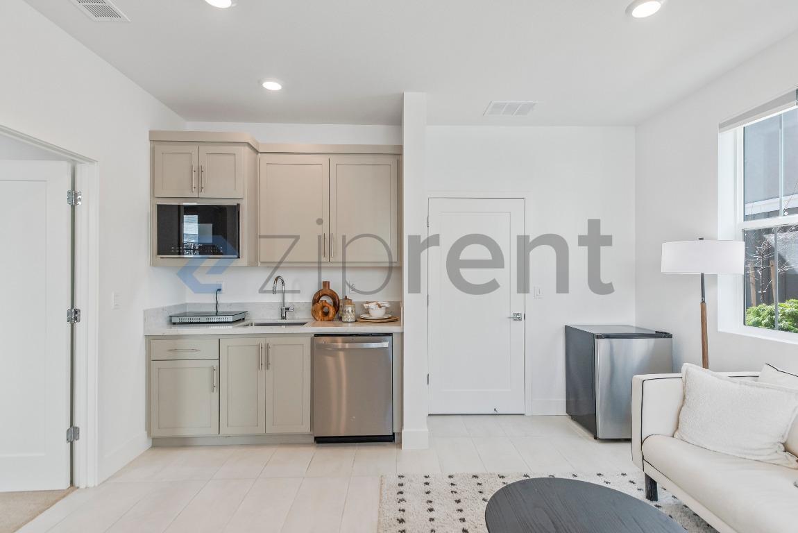 Building Photo - 37380 Watersail Way