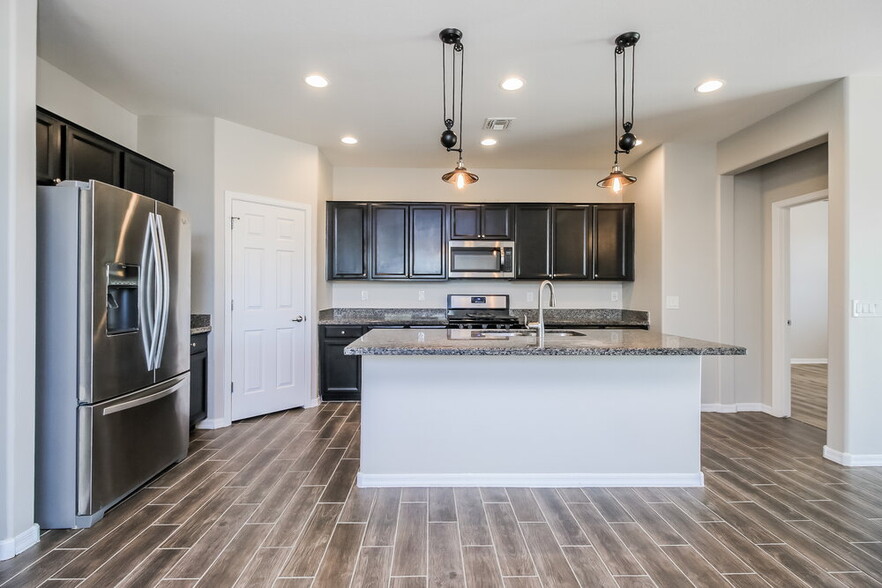 Building Photo - 35556 N Kelsee Dr