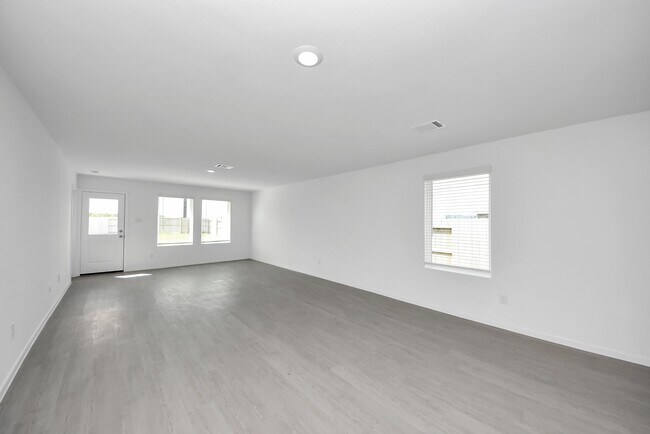 Building Photo - 10411 Birds Nest Dr
