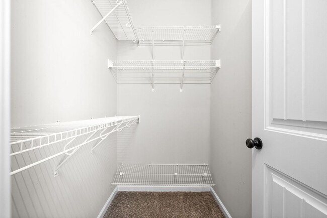 Building Photo - Pet Friendly Four Bedroom with Bonus!