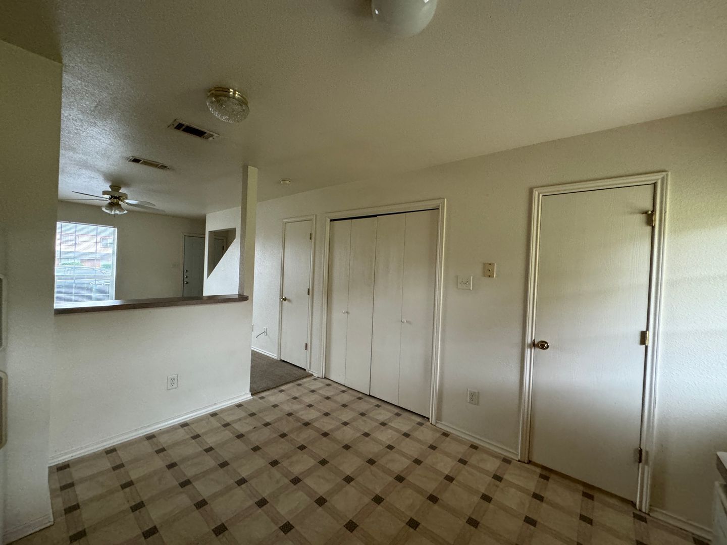 Building Photo - 4410 Sylvia Dr